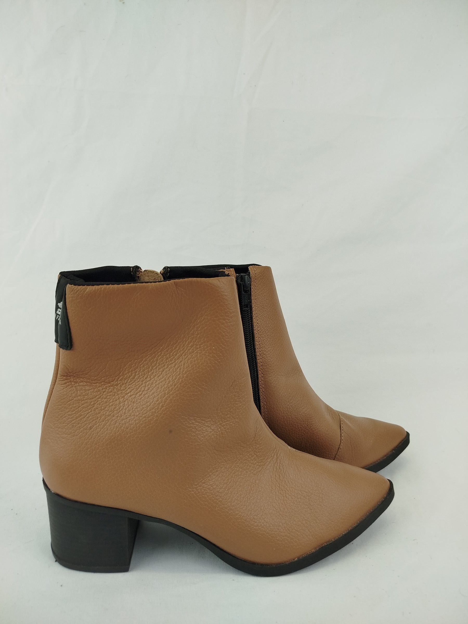 Bota Cano Curto Salto Bloco | Tamanho 38